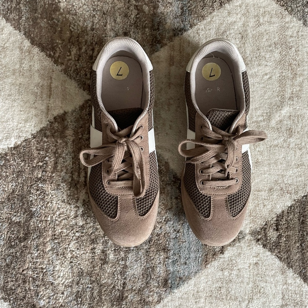 Brown Sneaker - Picture 3 of 4
